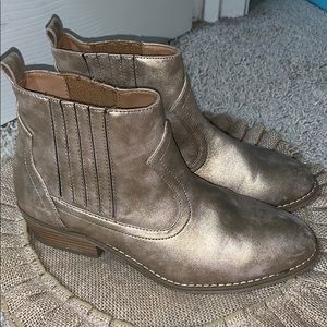 Rose gold ankle booties!
